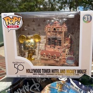 Funko’s 50th Anniversary Hollywood Tower Hotel and Mickey Mouse Sets #31